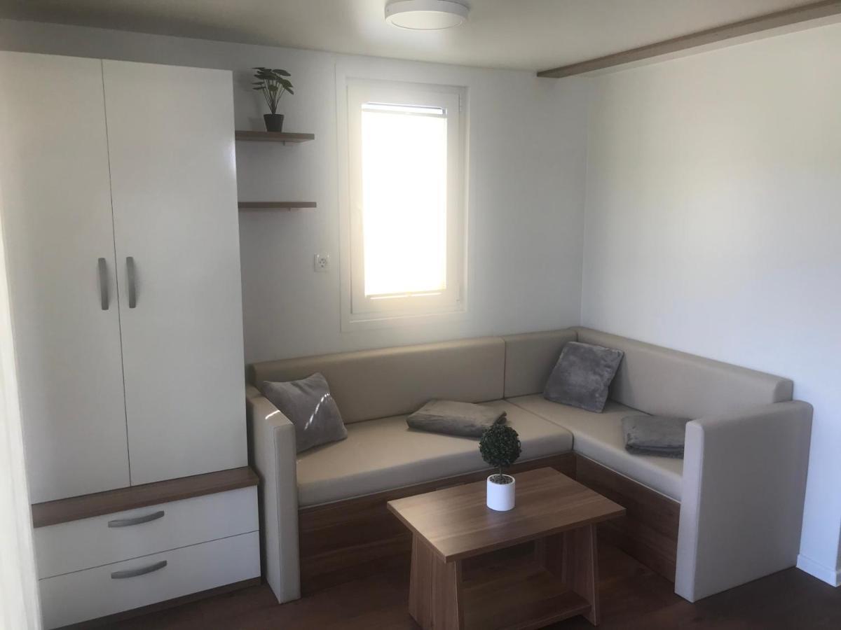 Floating House Varoni Pula Luaran gambar